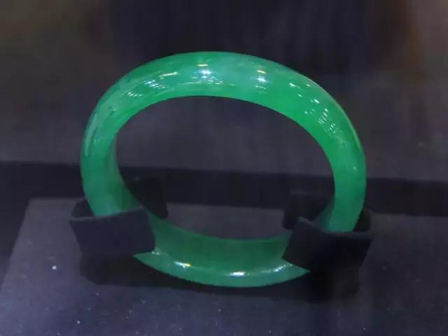 最美的翡翠玉手镯,最美玉手镯各种款式