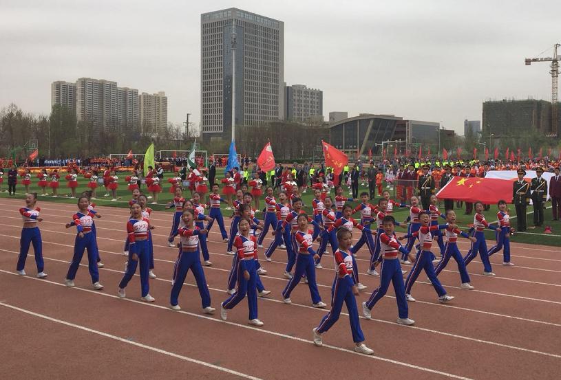 有趣的运动会小学生,一个运动会的游戏