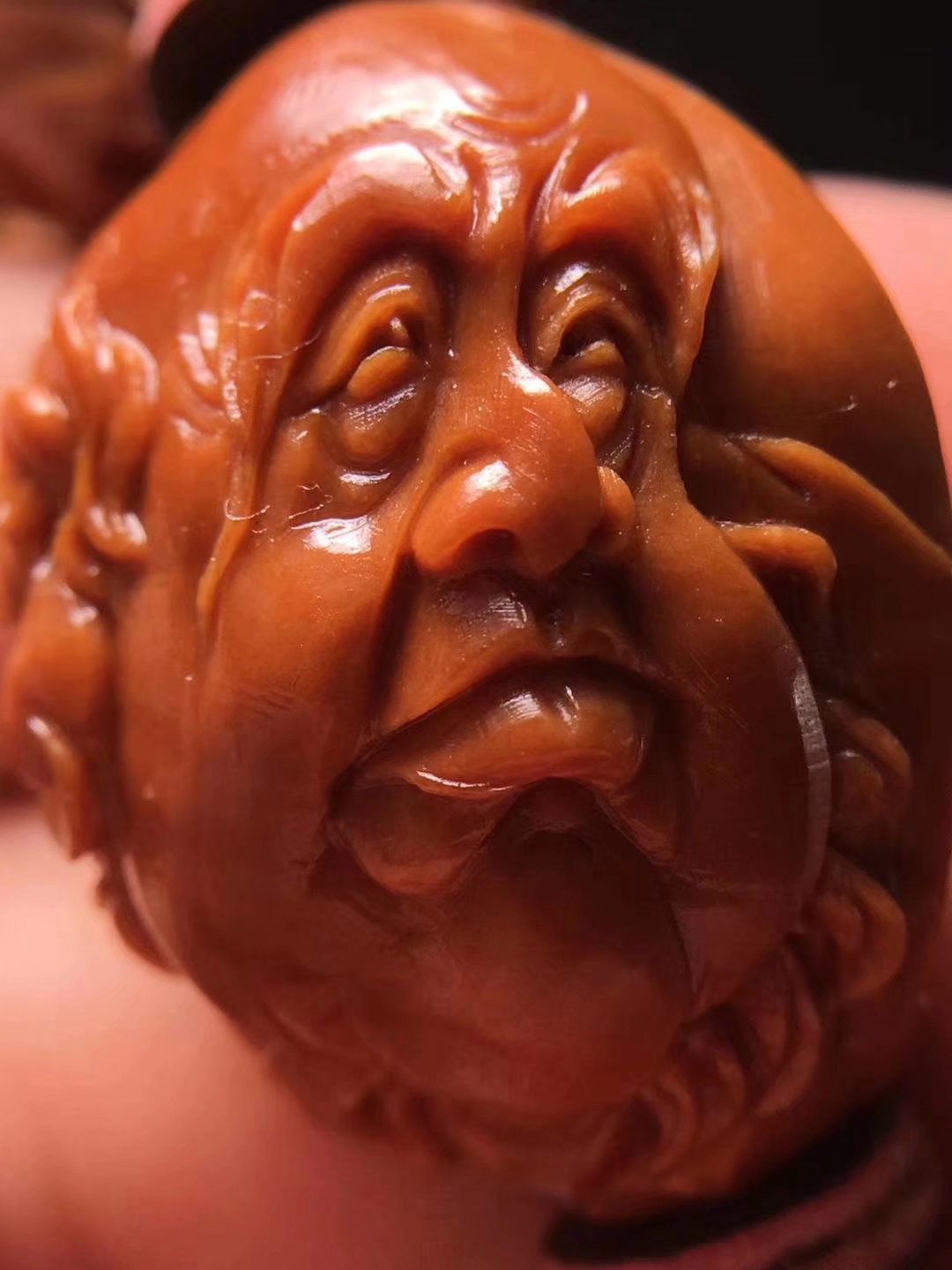 橄榄核雕有哪些套路,橄榄核小籽雕刻师