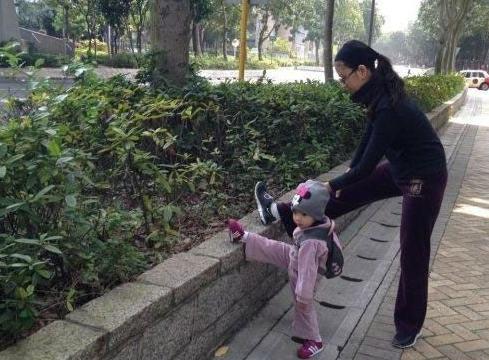 搞笑gif你敢欺负他看我怎么收拾你,搞笑gif再不听话就把你咔嚓了