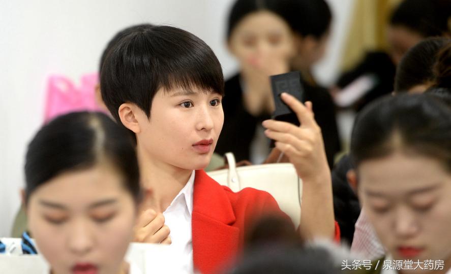 小眼睛但想放大双眼怎么选美瞳,眼睛上扬戴什么颜色的美瞳好看