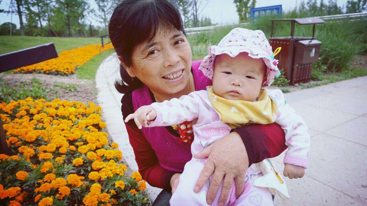 婆婆帮带女儿却越来越瘦,桶里奶粉被调包