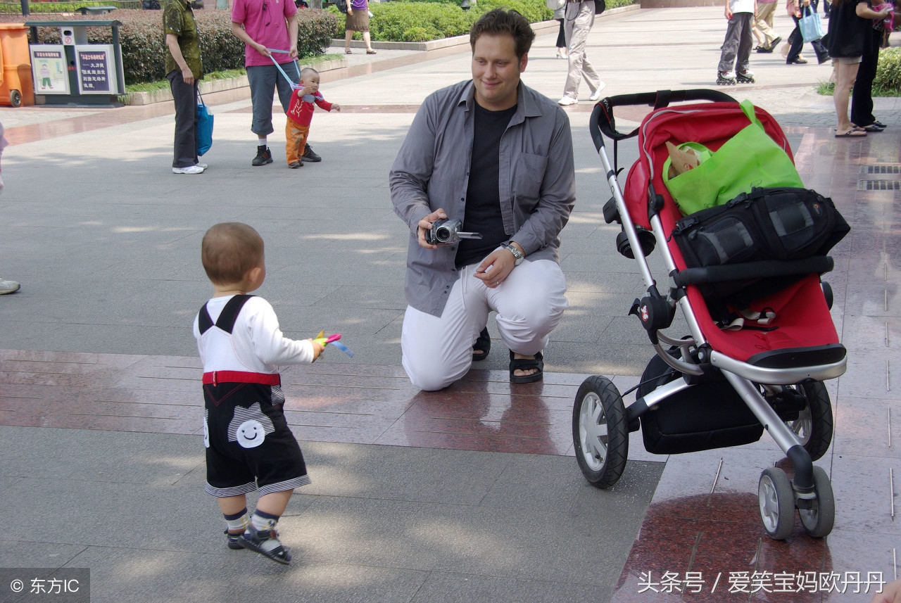 小宝宝学走路时候经常摔倒碰到头,小宝宝走路不防跌怎么办