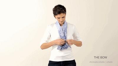 时尚高端珍珠扣丝巾高贵系法配饰,丝巾怎么系比较好看而且简单方便