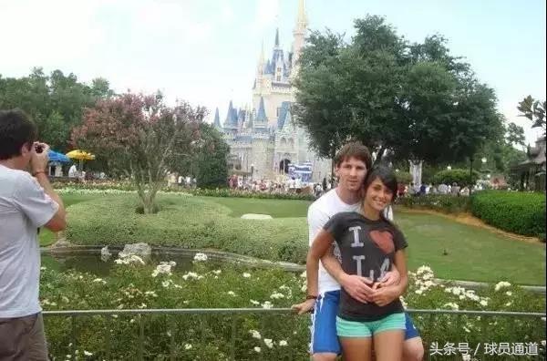 31岁篮球天才娶大10岁二婚妻子,球王娶了一个一米八的老婆