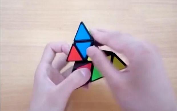 怎样快速的还原金字塔魔方 (阿正老师还原金字塔魔方的方法)