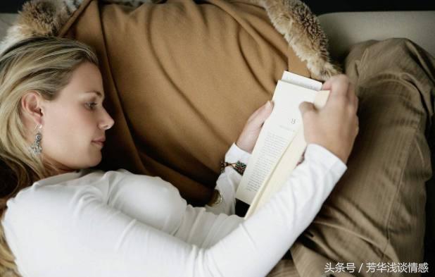 老公经常和我聊天我该怎么聊,老公经常和他大学异性朋友聊天