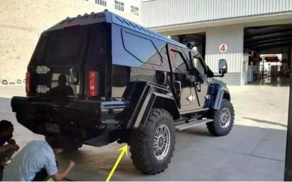 开1500万的骑士十五世去洗车，洗车老板连摇头：装甲车没法洗