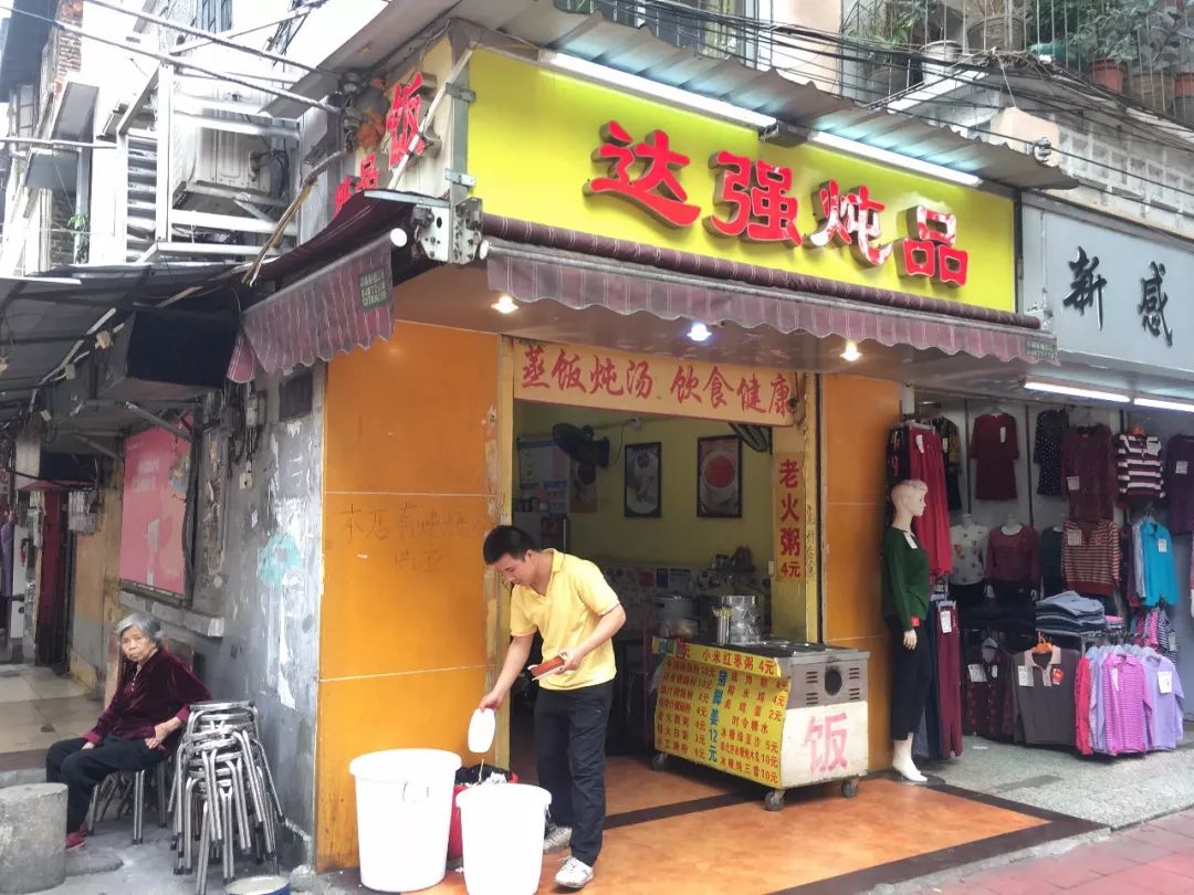 100元吃一天路边摊,100元吃一天饭