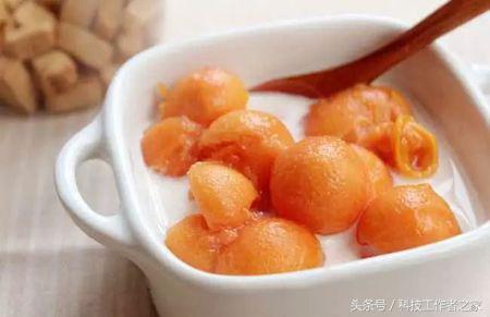 牛奶煮木瓜为什么煮成豆腐渣,木瓜牛奶做成豆腐渣还能吃吗