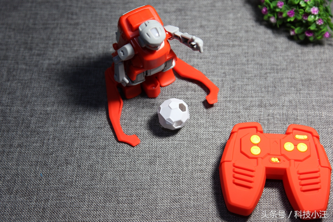 圆个自己的足球梦,米家有品众筹的SIMI足球机器人开箱体验