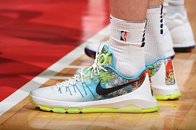 nba赛场球鞋特写,安踏kt8纪念科比
