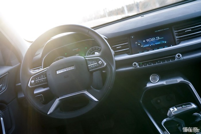 哈弗h6蓝标1.5t测评,第三代哈弗h61.5t2.0t选哪个好