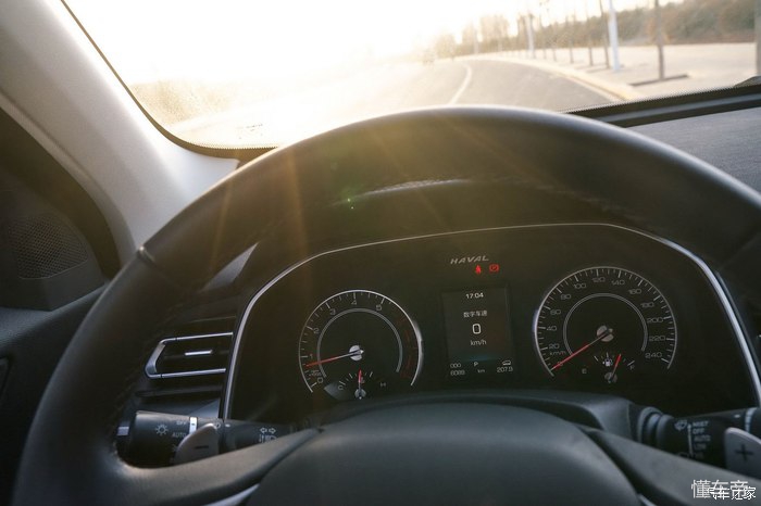 哈弗h6蓝标1.5t测评,第三代哈弗h61.5t2.0t选哪个好