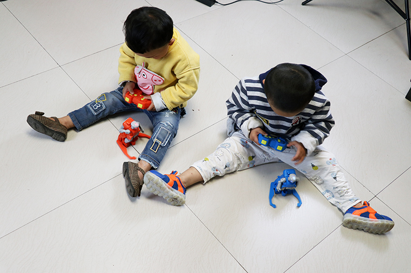 小米智能触屏音箱适合孩子的,299元以下的小米智能触屏手机