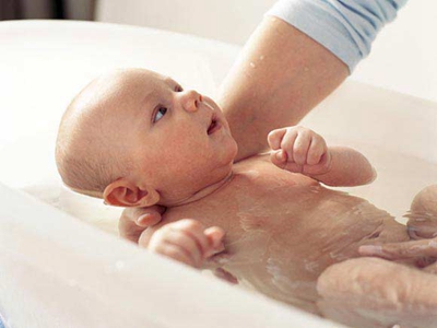 宝宝清洁的正确方法,宝宝常用的清洁方法有3种分别是