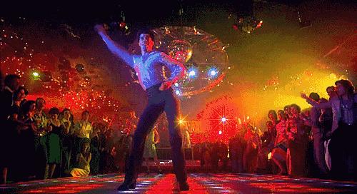 疾行计时不离手,夜店就怕不露手