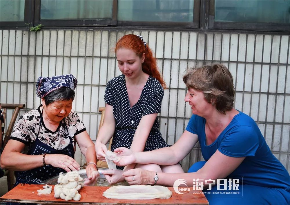 俄罗斯姑娘蹲点海宁乡村！为了“代购”这个，还要进俄罗斯博物馆