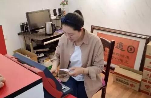 春晚小品借钱还钱,春晚表演小品捐助