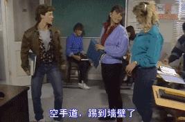 因作弊，小哥被逼*光脱**衣服裸考……