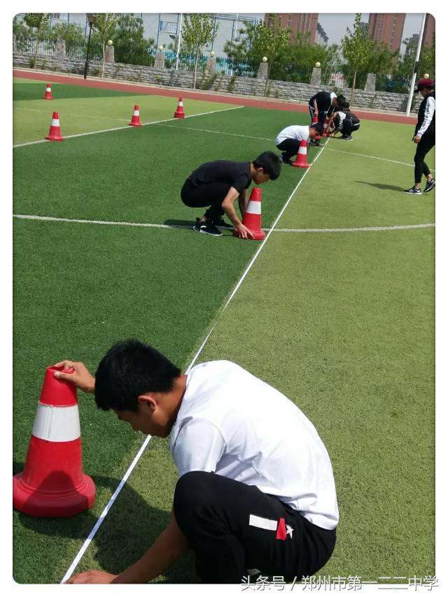 挥洒汗水敢于拼搏,挥洒汗水奋勇拼搏