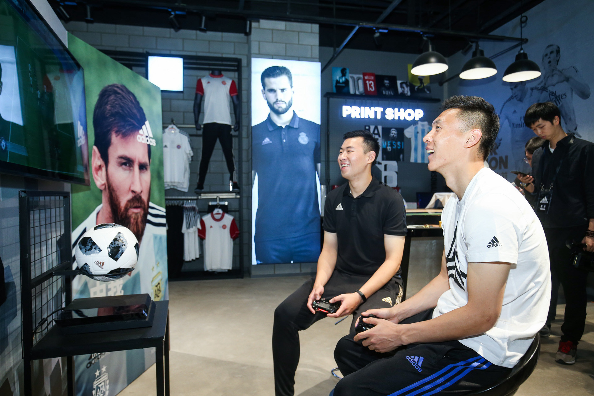 北京阿迪达斯足球球衣专卖店,全球首家阿迪达斯足球旗舰店