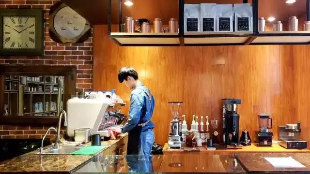 你与美食之间只有一堵墙的距离,你与海鲜的距离只差一个早市