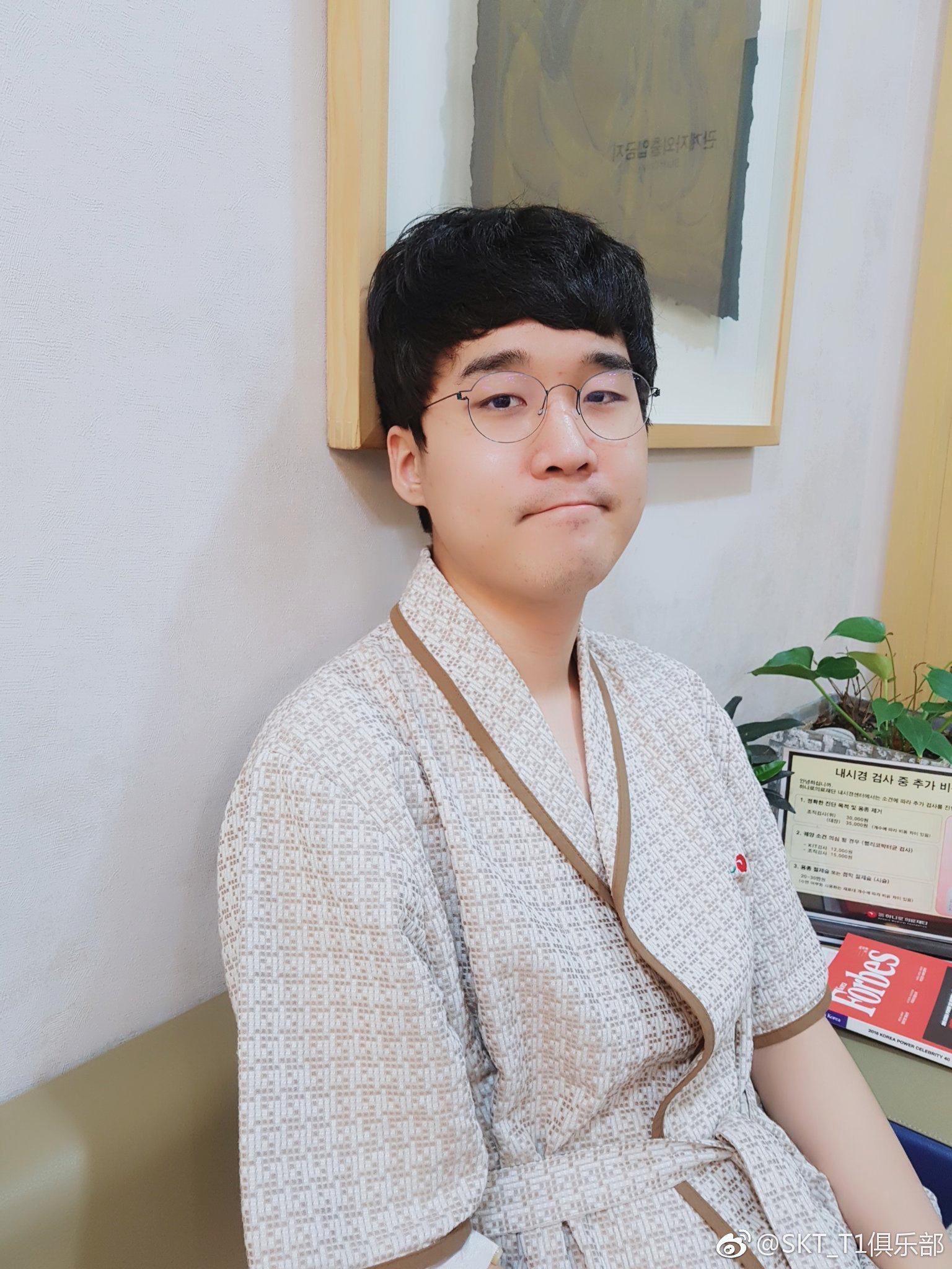 skt三连胜faker却进入离队倒计时,skt全员庆祝faker