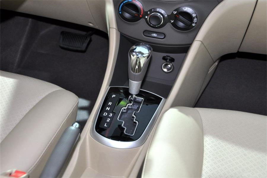 瑞纳2010款三厢1.4l自动时尚型gt,瑞纳2011款自动豪华版