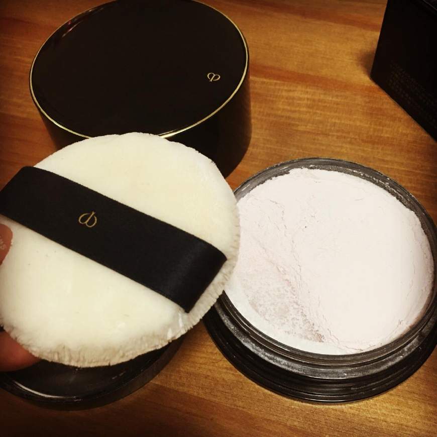 选对定妆产品保证你的妆容不会花,定妆粉干净高级的妆容