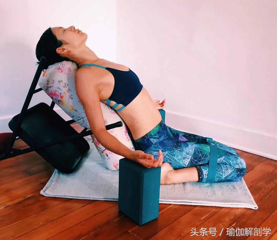 瑜伽英雄坐为何膝盖窝疼,练瑜伽鸽子式膝盖疼怎么办