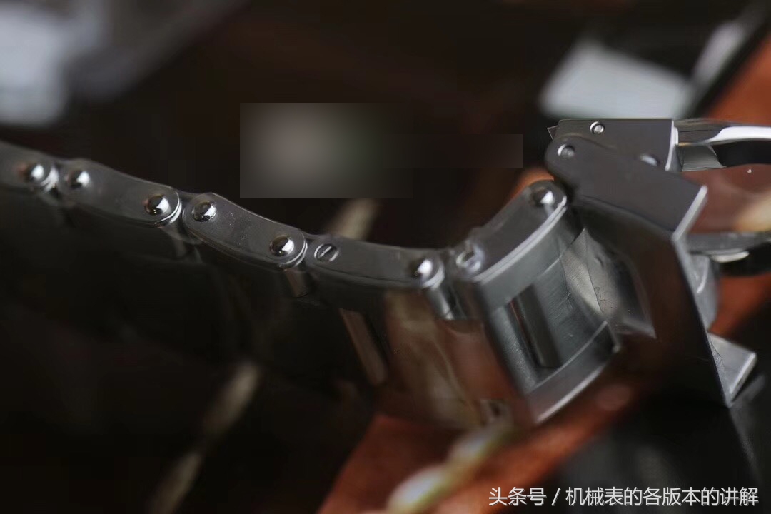 帝舵小黑花系列图片,帝舵79230n小黑盾用什么机芯