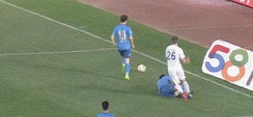 足球比赛踢人禁赛,足球比赛球员被禁赛