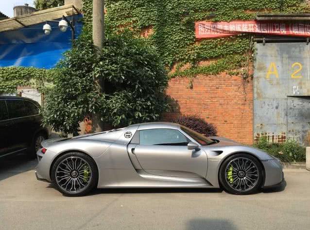 国内唯一一辆保时捷918绿色,一辆保时捷918多少钱