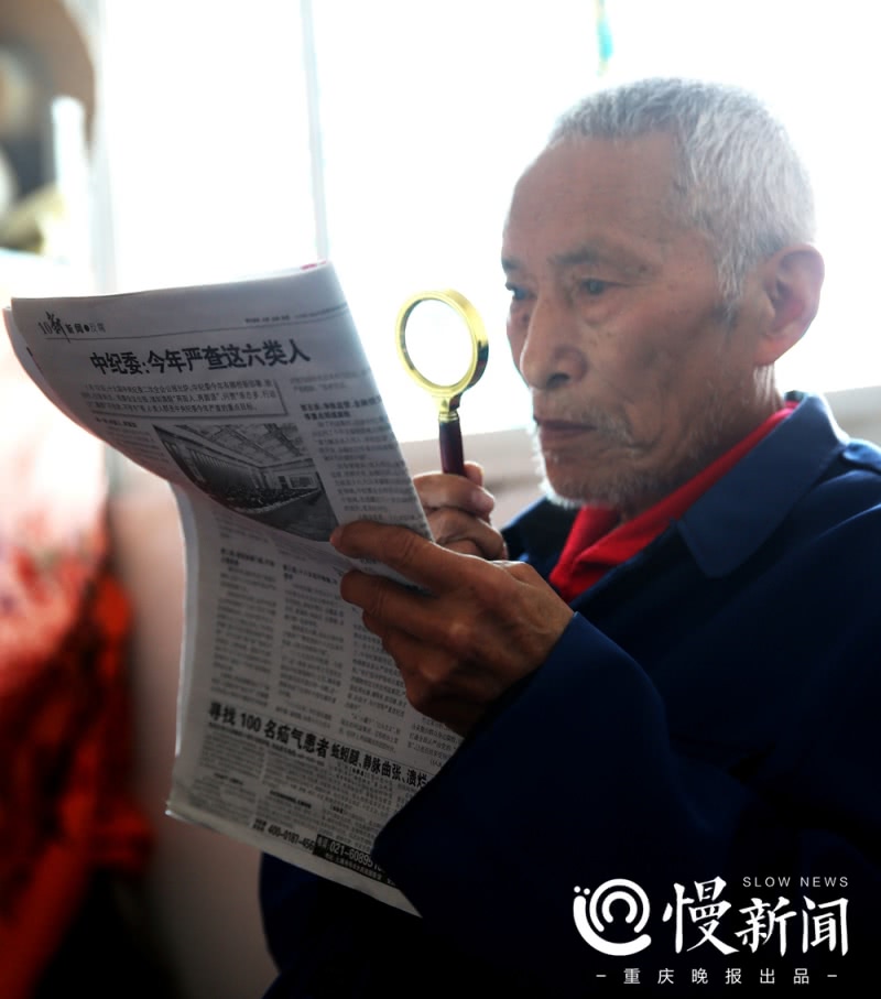 拾荒校长捐衣服,88岁校长捐赠百万助学