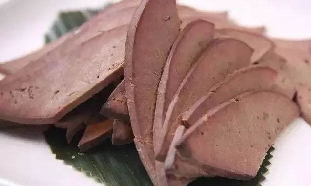 眼袋黑眼圈脂肪粒的消除方法,眼袋黑眼圈最有效的去除方法17岁