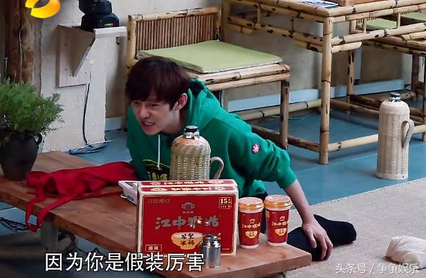 张杰用方言说话被何炅一秒认出,张杰参加节目全程说英语还被认出