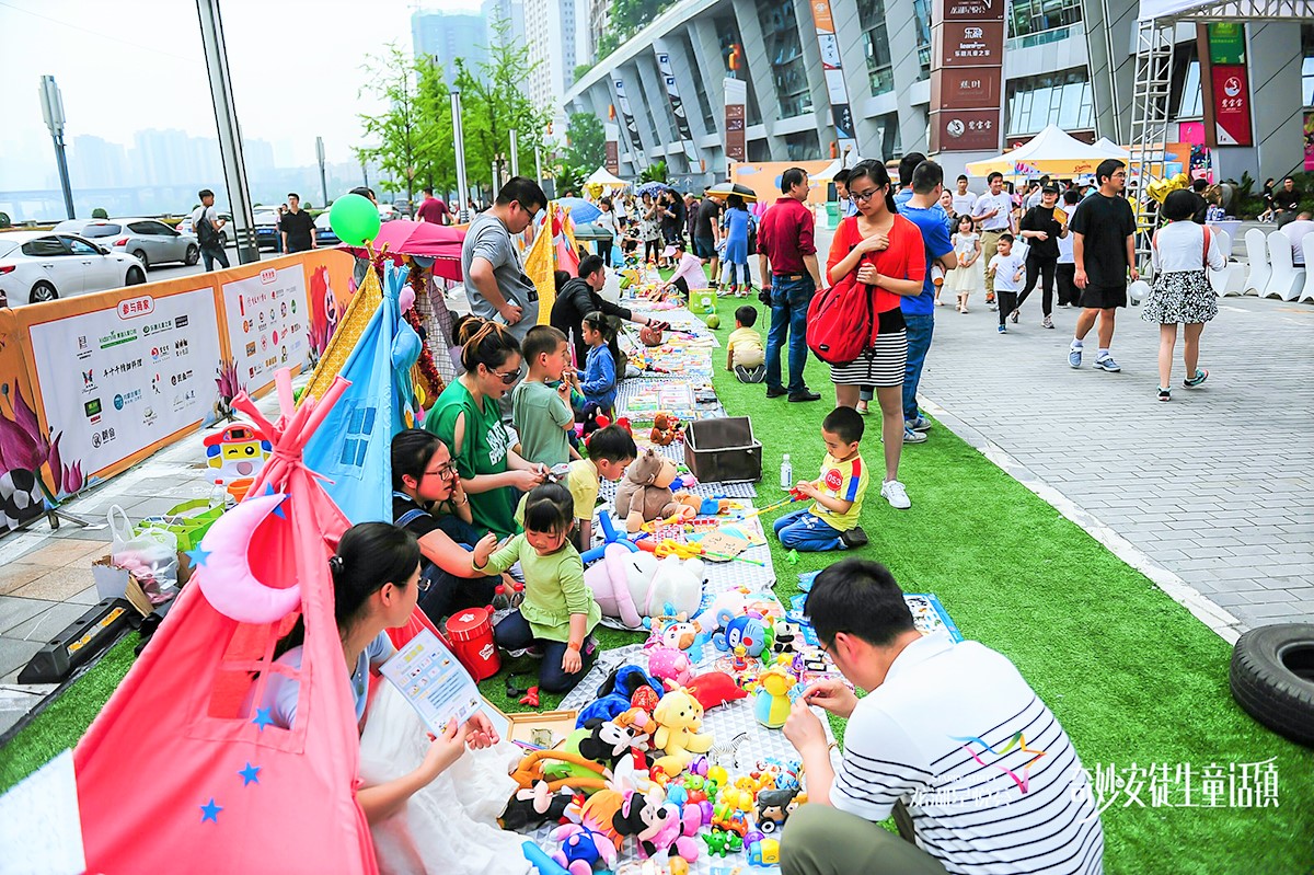 周末不要宅在家了，带上你的小宝贝一起来北滨路上的童话小镇吧