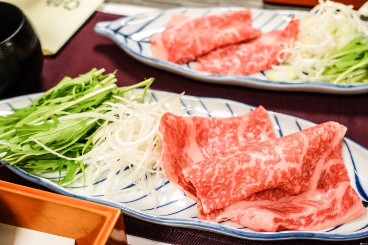 到雄琴温泉琵琶湖花街道温泉旅馆穿浴衣品近江牛！