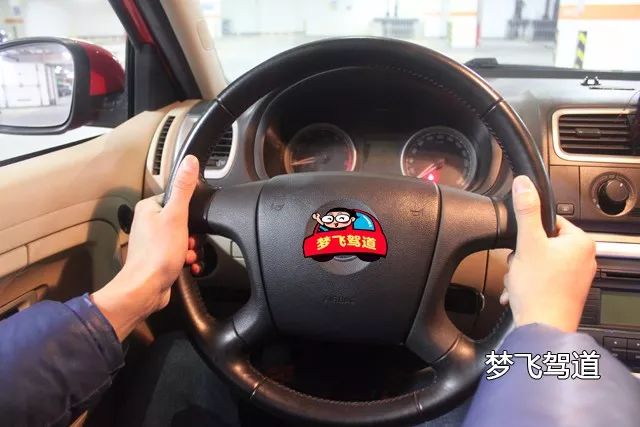 方向盘如何防止打反,方向盘怎么打才能减少安全隐患