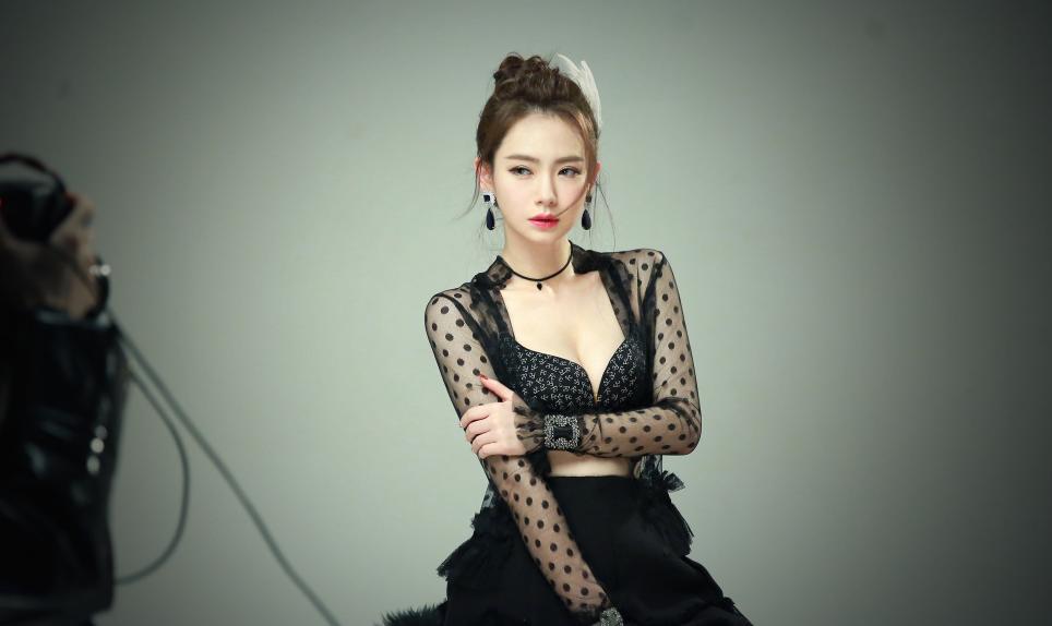 夏家三千金唐嫣戚薇是亲姐妹吗,夏家三千金演员今昔对比唐嫣戚薇