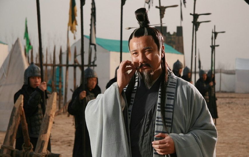 19岁因一则广告走红，曾过失杀死剧组演员，复出后娶小12岁娇妻