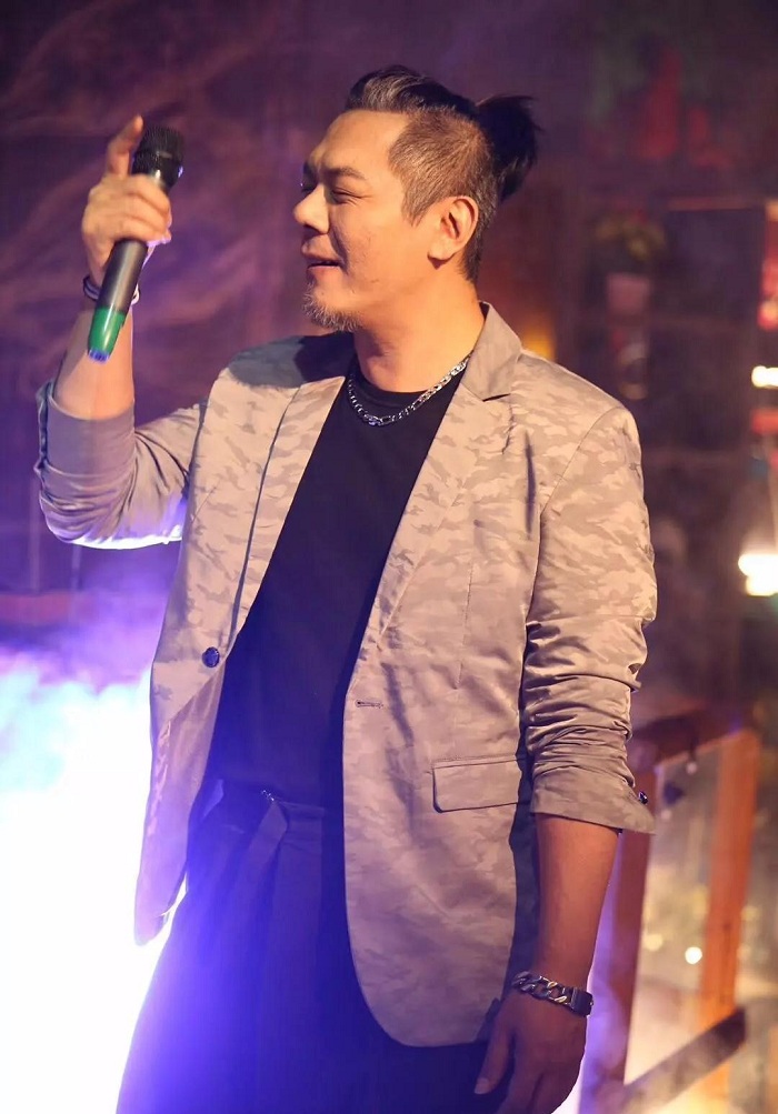 八月的骄阳燃烧绿色的希望,八月的骄阳原唱