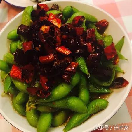 吃小龙虾一口一个好吃的,西安一生必吃的小龙虾