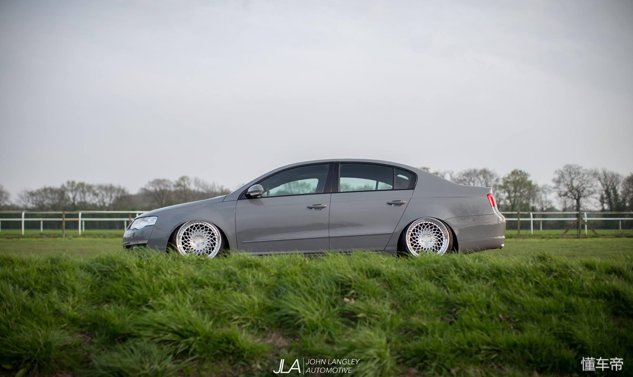 虽然手动挡让人着迷，但是这辆迈腾的轮毂让洗车工抓狂！