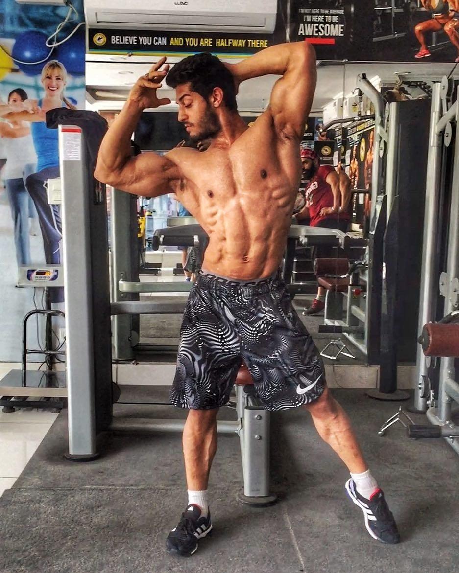 双杠臂屈伸十大禁忌,双杠臂屈伸易犯毛病