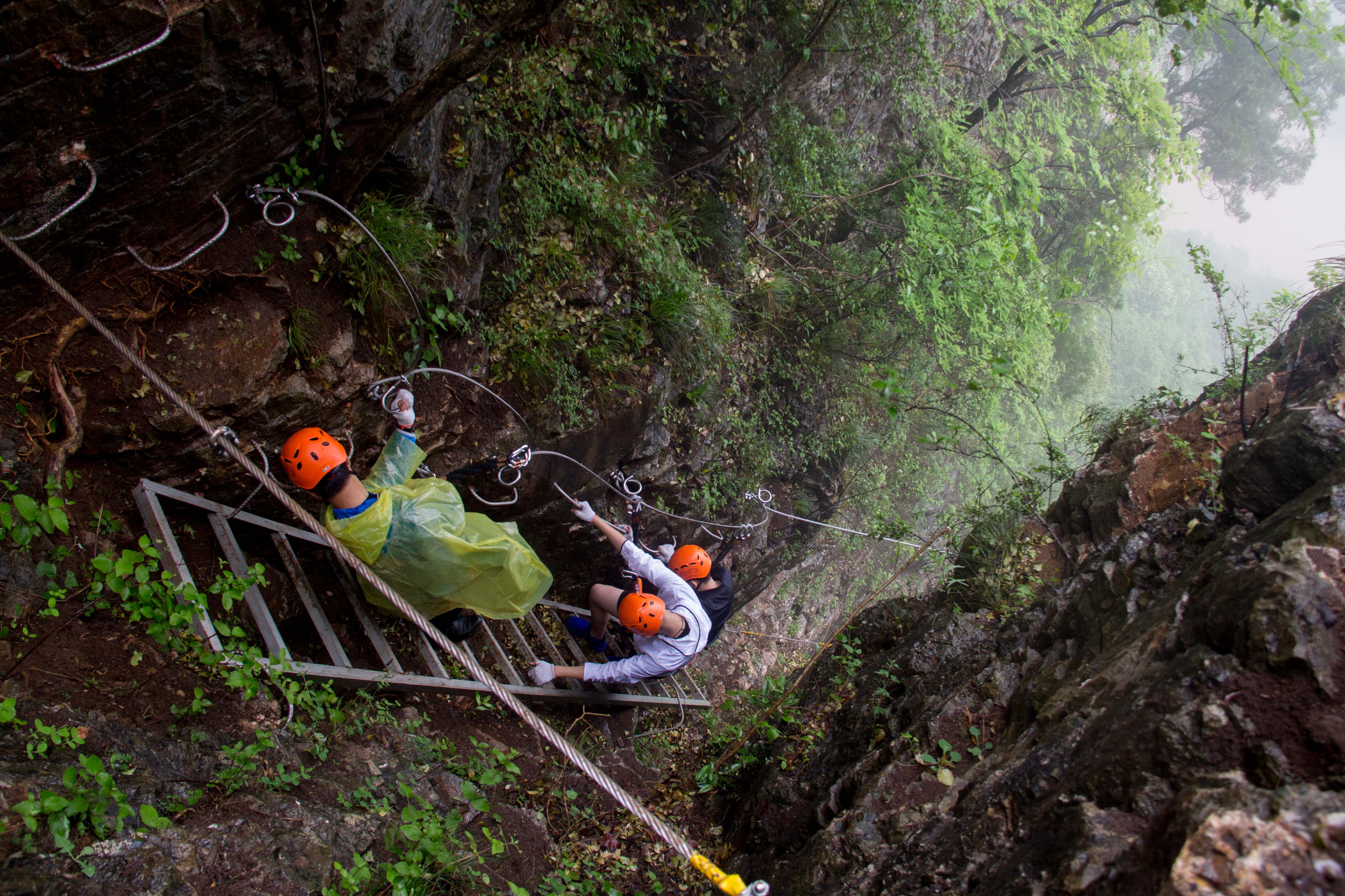 石牛寨悬崖飞拉达,南漳春秋寨滑索多少钱