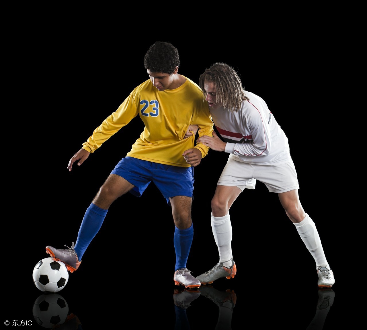 少儿足球训练中如何提高1v1能力,昆明足球训练少儿