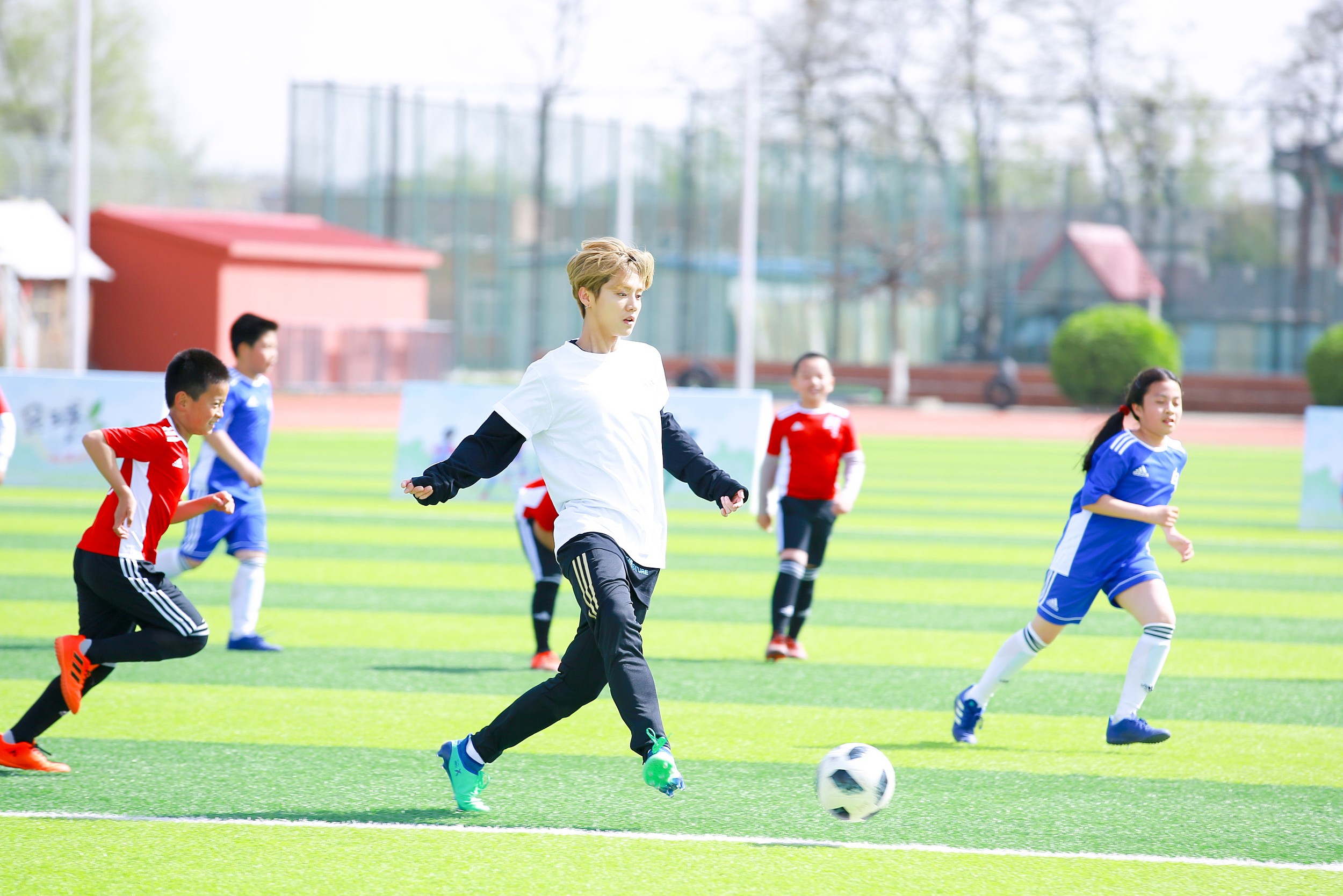 鹿晗的阳光少年叫什么,鹿晗足球梦想