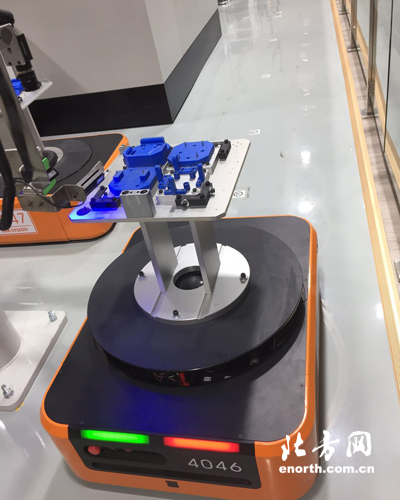 天津宜科电子车间怎么样,看工厂无尘车间工作的人